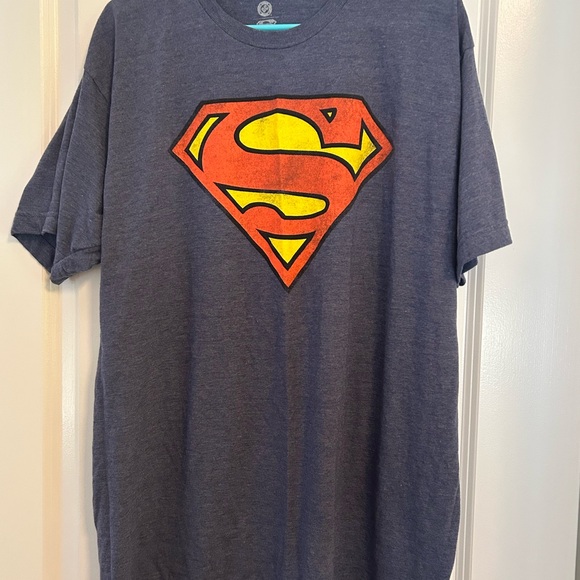 DC Superman Logo Men's Gray T-Shirt - Picture 1 of 2